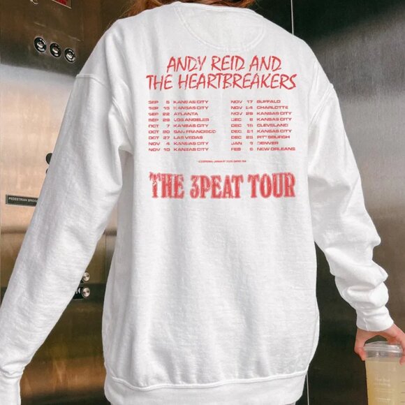 2Sides Printed Kansas City Chiefs 3Peat Tour Sweatshirt KC Chiefs Shirt - Picture 2 of 3